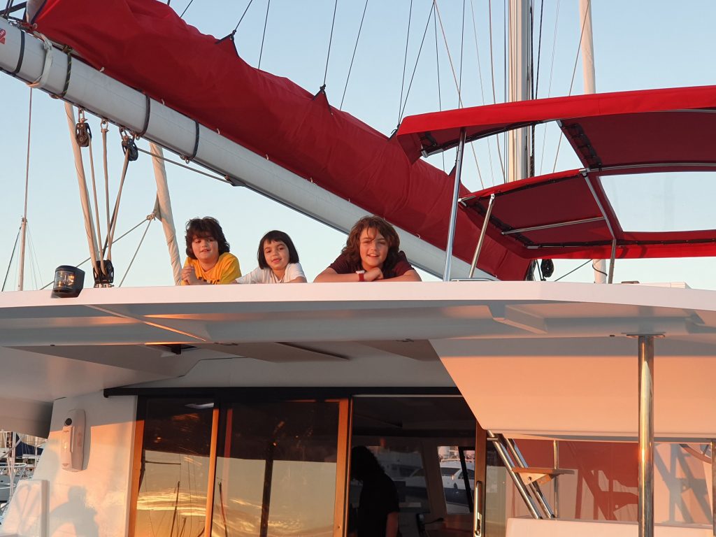 Catamarán Libertad VII en 2025 5 Cubierta superior