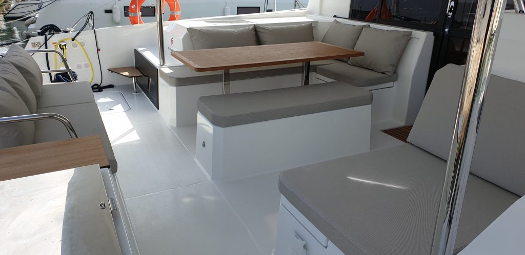 Catamarán Libertad VII en 2025 6 Cubierta de popa