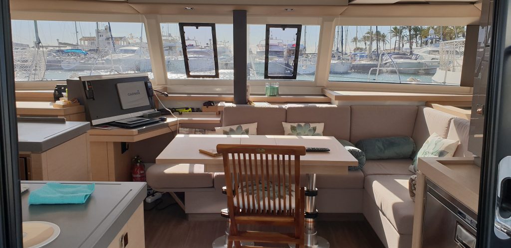 Catamarán Libertad VII en 2025 8 Detalle del interior catamarán Libertad VII