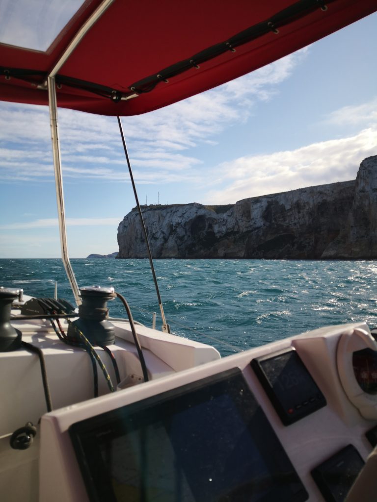 Catamarán Libertad VII en 2025 12 Vista de la costa