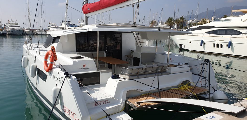 Catamarán Libertad VII en 2025 13 Alquiler de catamarán en Tenerife: vista desde popa