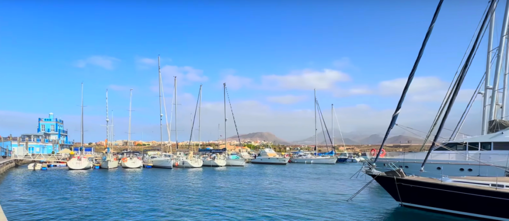 Las Galletas, población del sur de Tenerife en 2025, destino turístico de Santa Cruz de Tenerife en las Islas Canarias, vacaciones con excursiones en barco, excursiones en velero y excursiones en catamarán